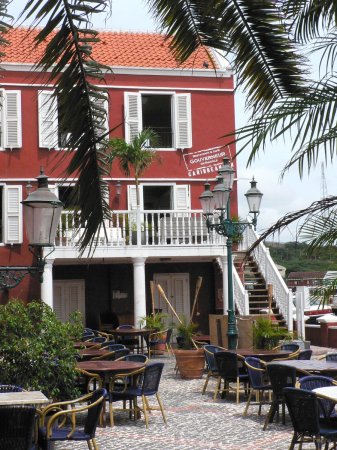 37- Le cafe du Gouverneur de Rouville 